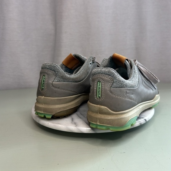 ECCO GOLD SHOES SIZE(6) - Picture 4 of 7